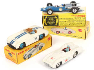 Lot 227 - DINKY TOYS (GB) (3)