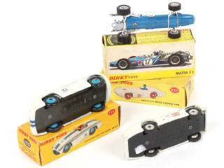 Lot 227 - DINKY TOYS (GB) (3)