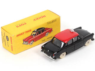 Lot 251 - DINKY TOYS (FRANCE) (1)