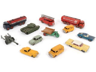 Lot 235 - DINKY TOYS (12)