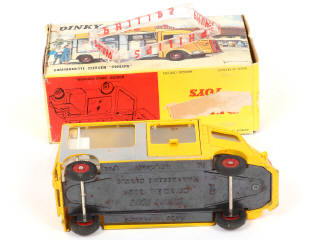 Lot 272 - DINKY TOYS (FRANCE) (1)