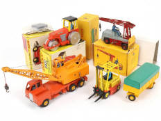 Lot 224 - DINKY TOYS (5)