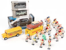 Lot 80 - DIVERS (24)