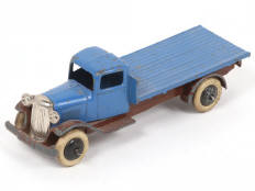 Lot 232 - DINKY TOYS (FRANCE) (1)