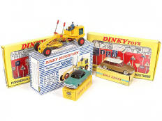 Lot 256 - DINKY TOYS (FRANCE) (5)