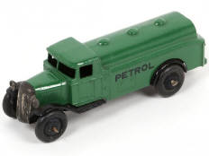 Lot 66 - DINKY TOYS (GB) (1)