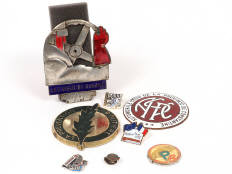 Lot 320 - DIVERS (8)