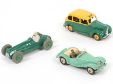 Lot 164 - DINKY TOYS (GB) (3)