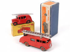 Lot 228 - DINKY TOYS (GB) (2)