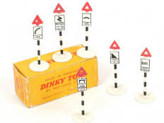 Lot 143 - DINKY TOYS (GB) (1)