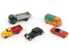 Lot 322 - DINKY TOYS (FRANCE) (5)