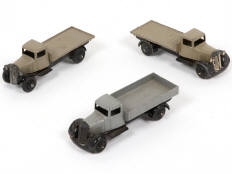 Lot 241 - DINKY TOYS (GB) (3)