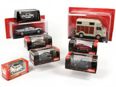 Lot 329 - DIVERS (8)