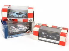 Lot 299 - DIVERS (3)