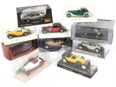 Lot 301 - DIVERS (10)