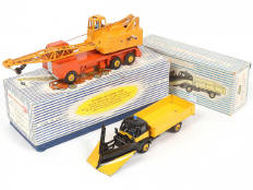 Lot 114 - DINKY TOYS (GB) (2)