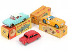 Lot 122 - DINKY TOYS (GB) (3)