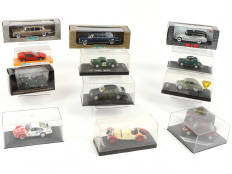 Lot 208 - DIVERS (12)