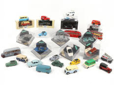 Lot 239 - DIVERS (30)