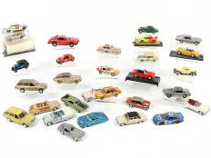 Lot 265 - DIVERS (35)