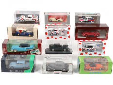 Lot 300 - DIVERS (12)