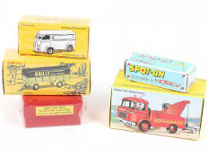 Lot 268 - DIVERS (5)