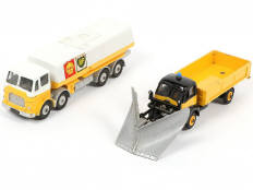 Lot 261 - DINKY TOYS (GB) (2)