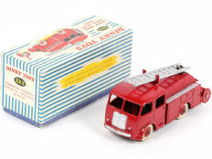 Lot 227 - DINKY TOYS (FRANCE) (1)