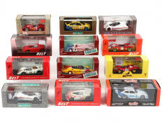 Lot 312 - DIVERS (12)