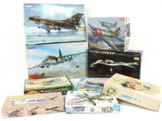 Lot 313 - DIVERS (9)