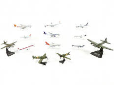 Lot 305 - DIVERS (13)