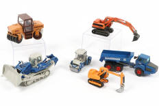 Lot 87 - DIVERS (6)