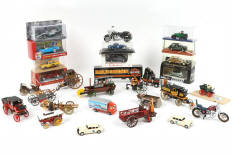 Lot 255 - DIVERS (25)