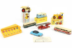 Lot 218 - DINKY TOYS (8)