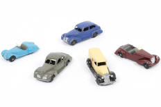 Lot 254 - DINKY TOYS (GB) (5)