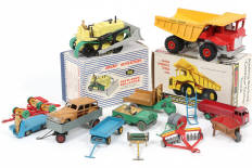 Lot 271 - DINKY TOYS (GB) (15)