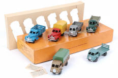 Lot 402 - DINKY TOYS (FRANCE) (7)