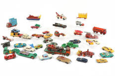 Lot 251 - DIVERS (30)