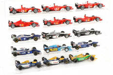 Lot 249 - DIVERS (16)