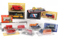 Lot 39 - DIVERS (12)