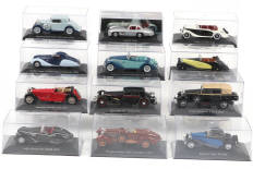 Lot 77 - DIVERS (12)