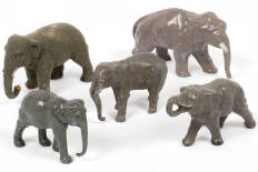 Lot 70 - DIVERS (5)