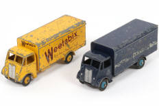 Lot 71 - DINKY TOYS (GB) (2)