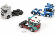 Lot 77 - DIVERS (3)