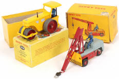 Lot 297 - DINKY TOYS (FRANCE) (1)