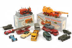 Lot 302 - DINKY TOYS (FRANCE) (14)