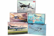 Lot 104 - DIVERS (5)