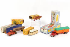 Lot 123 - DINKY TOYS (6)