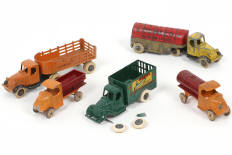 Lot 138 - TOOTSIETOY (USA) (5)