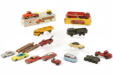 Lot 230 - DINKY TOYS (14)